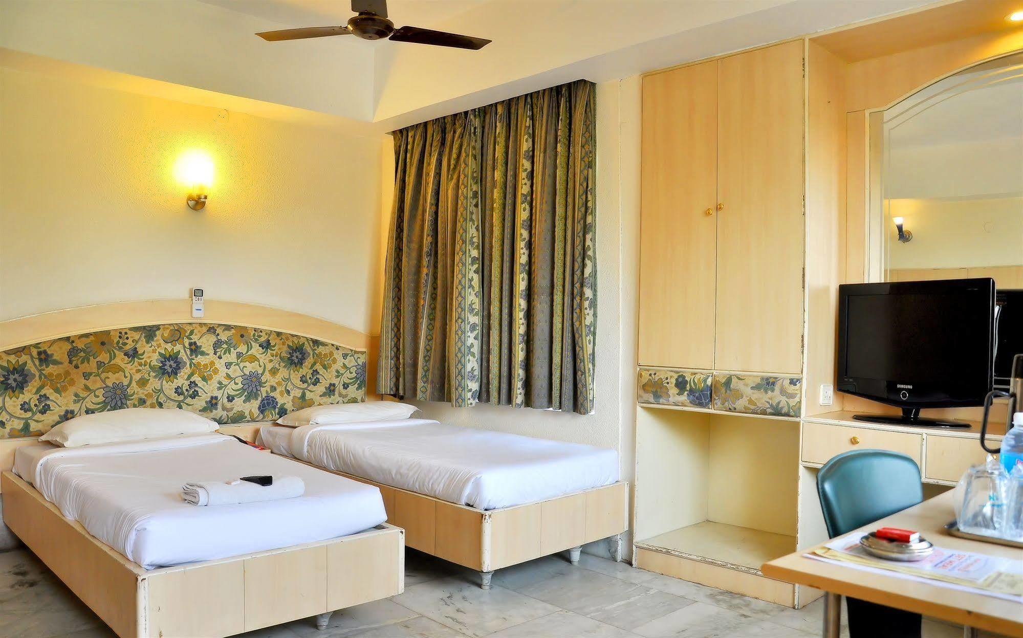 Nayagara Hotel Chennai Luaran gambar